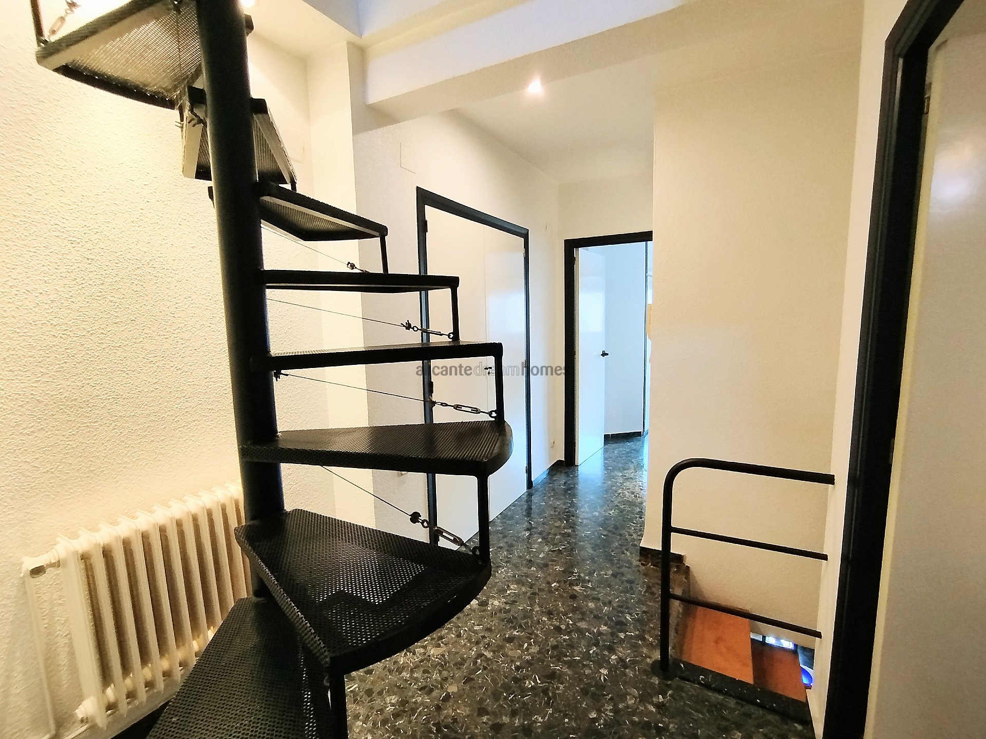 Resale - 4 Bedroom 2 Bathroom Townhouse in Yecla -  - Murcia