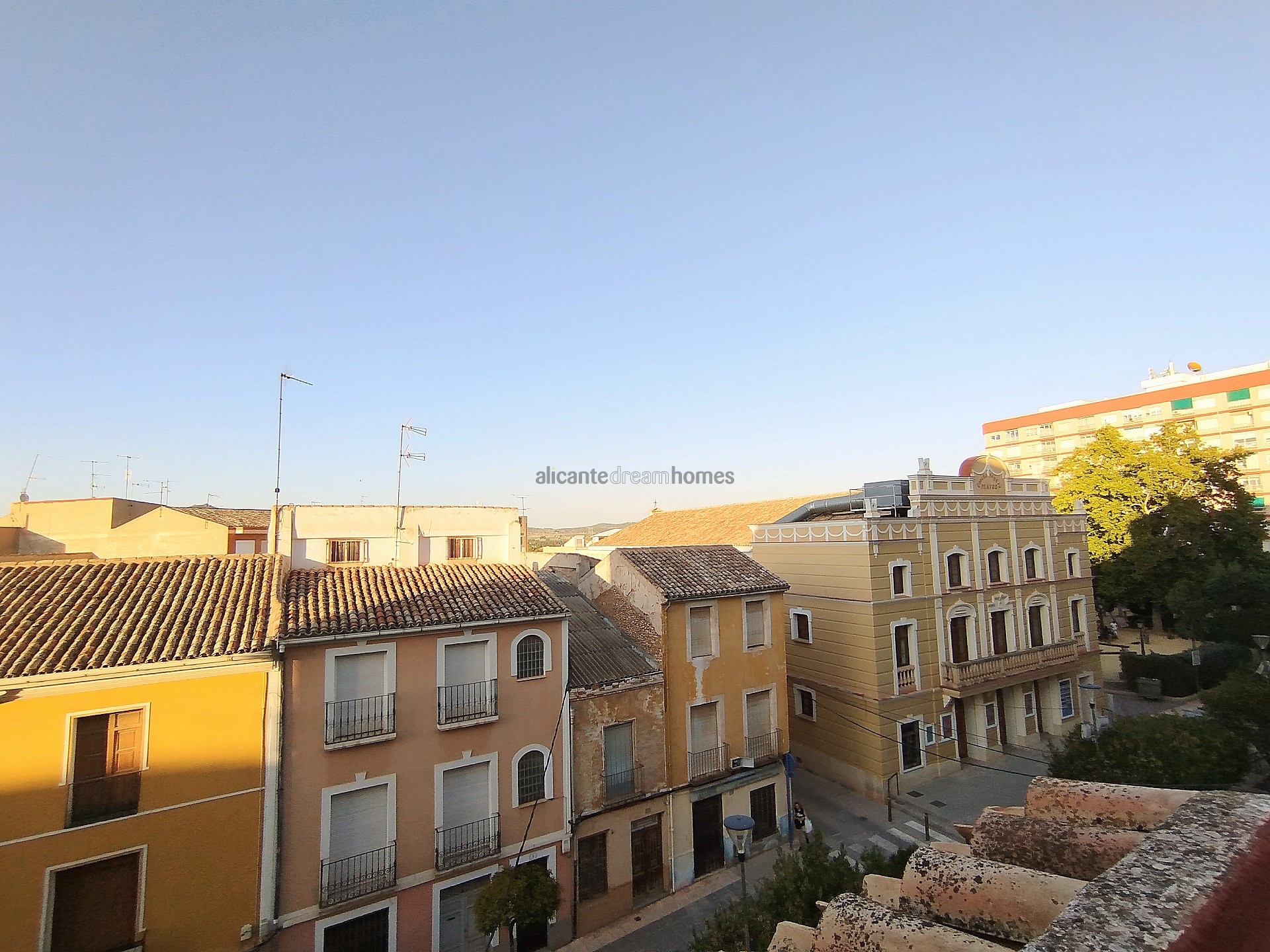 Resale - 4 Bedroom 2 Bathroom Townhouse in Yecla -  - Murcia