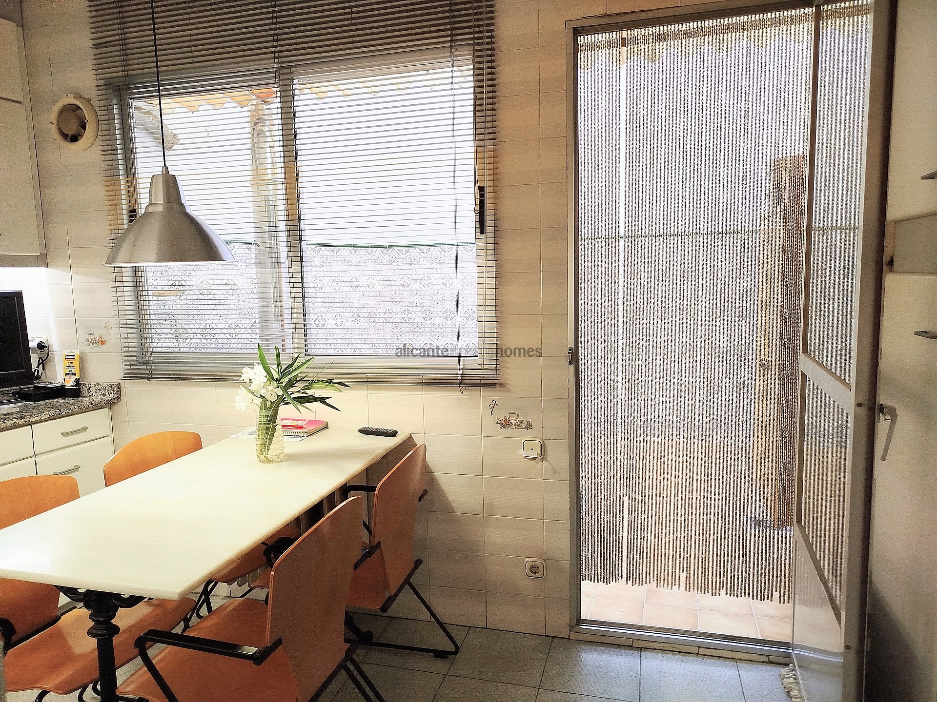 Resale - 4 Bedroom 2 Bathroom Townhouse in Yecla -  - Murcia