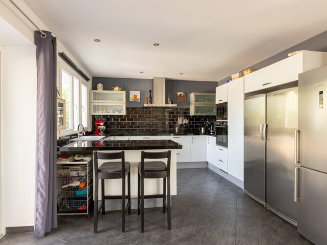 Sold - 5 Bedroom 3 Bathroom Villa in Biar -  - Alicante