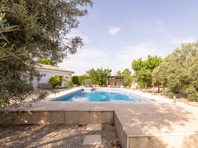 Sold - 5 Bedroom 3 Bathroom Villa in Biar -  - Alicante