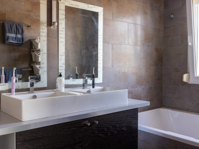 Sold - 5 Bedroom 3 Bathroom Villa in Biar -  - Alicante