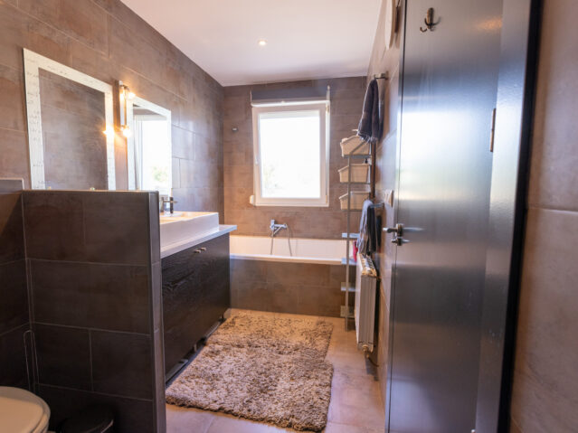 Sold - 5 Bedroom 3 Bathroom Villa in Biar -  - Alicante