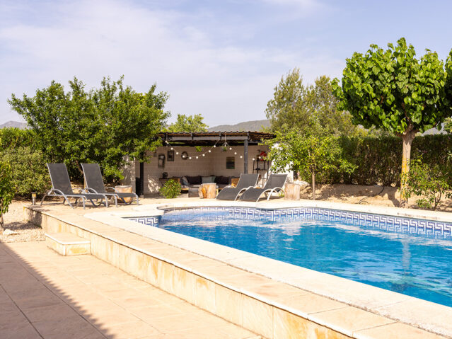 Sold - 5 Bedroom 3 Bathroom Villa in Biar -  - Alicante