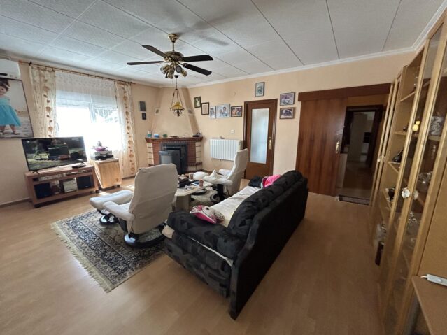 Resale - 5 Bedroom 3 Bathroom Apartment in Albatera -  - Alicante
