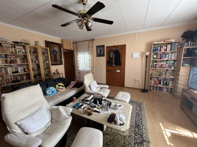 Resale - 5 Bedroom 3 Bathroom Apartment in Albatera -  - Alicante