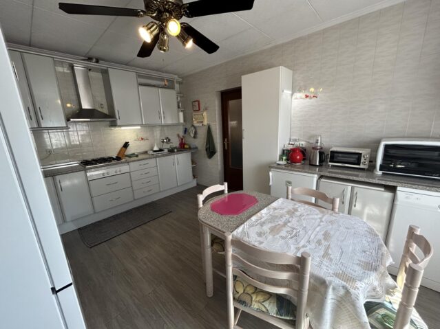 Resale - 5 Bedroom 3 Bathroom Apartment in Albatera -  - Alicante
