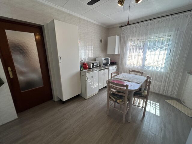 Resale - 5 Bedroom 3 Bathroom Apartment in Albatera -  - Alicante