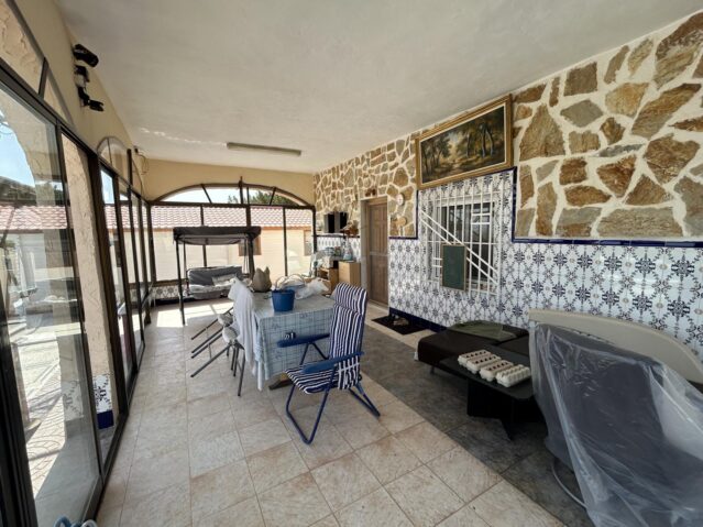 Resale - 5 Bedroom 3 Bathroom Apartment in Albatera -  - Alicante