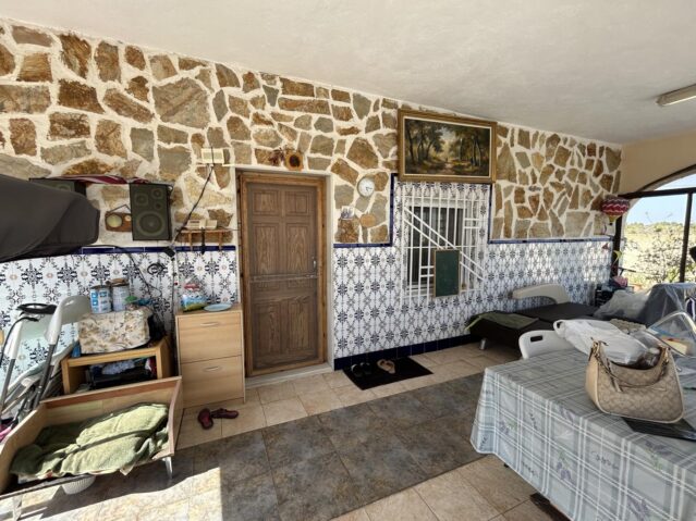 Resale - 5 Bedroom 3 Bathroom Apartment in Albatera -  - Alicante
