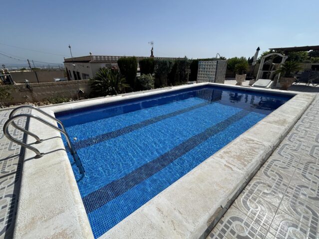 Resale - 5 Bedroom 3 Bathroom Apartment in Albatera -  - Alicante