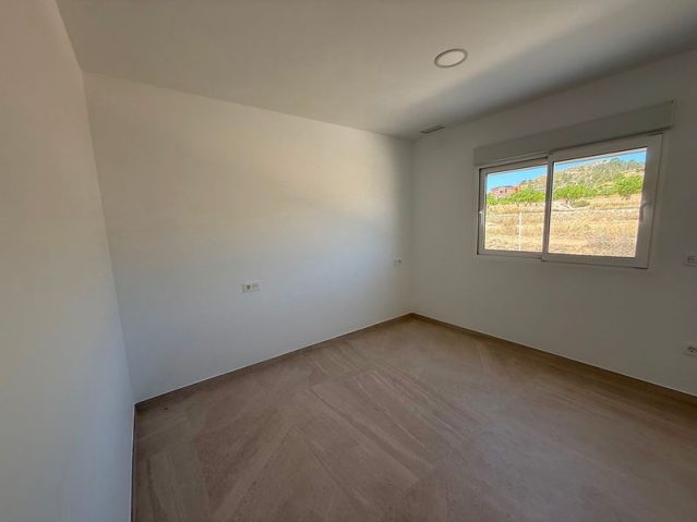 Resale - 3 Bedroom 2 Bathroom Villa in Pinoso -  - Alicante