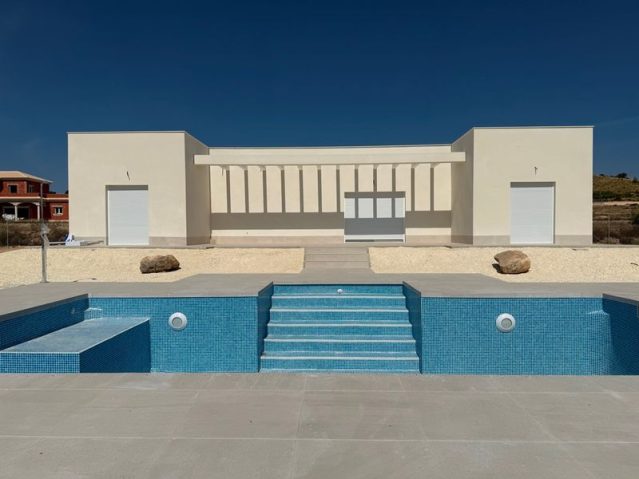 Resale - 3 Bedroom 2 Bathroom Villa in Pinoso -  - Alicante