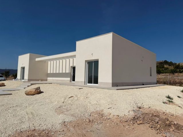 Resale - 3 Bedroom 2 Bathroom Villa in Pinoso -  - Alicante