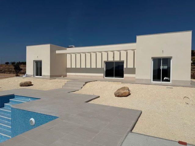 Resale - 3 Bedroom 2 Bathroom Villa in Pinoso -  - Alicante
