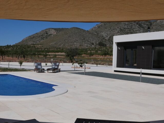 Resale - 3 Bedroom 2 Bathroom Villa in La Romana -  - Alicante