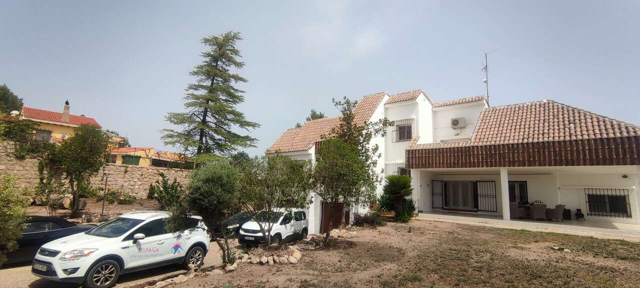 Resale - 9 Bedroom 6 Bathroom Commercial in Ayora - , Ayora, Valencia, Spain - Valencia