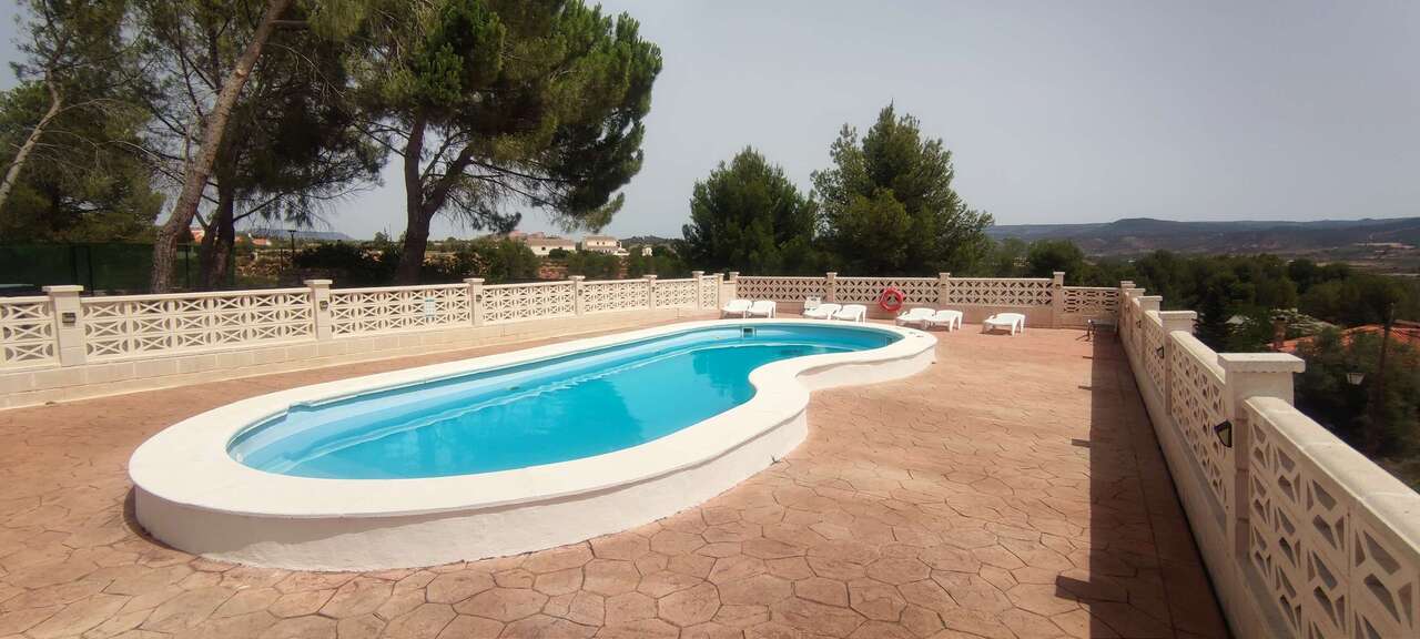 Resale - 9 Bedroom 6 Bathroom Commercial in Ayora - , Ayora, Valencia, Spain - Valencia