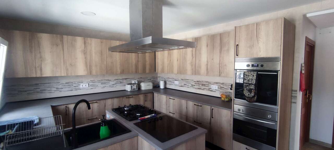 Resale - 9 Bedroom 6 Bathroom Commercial in Ayora - , Ayora, Valencia, Spain - Valencia