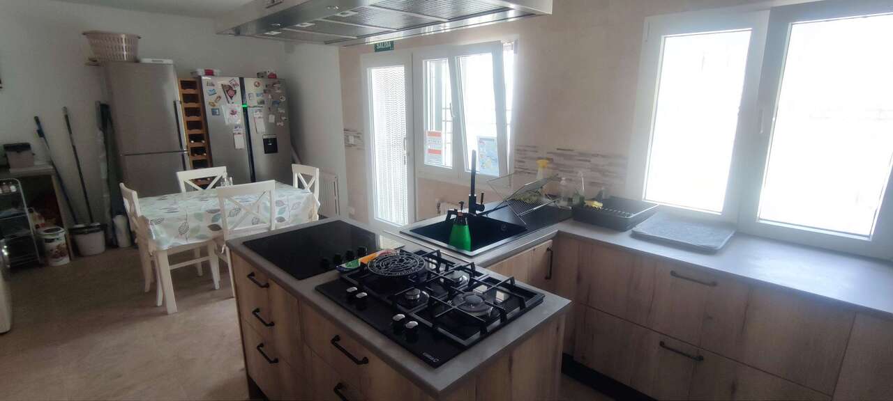 Resale - 9 Bedroom 6 Bathroom Commercial in Ayora - , Ayora, Valencia, Spain - Valencia