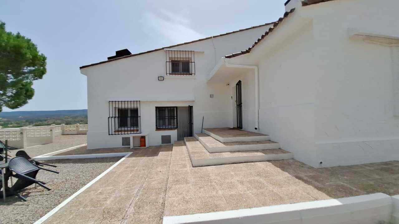 Resale - 9 Bedroom 6 Bathroom Commercial in Ayora - , Ayora, Valencia, Spain - Valencia