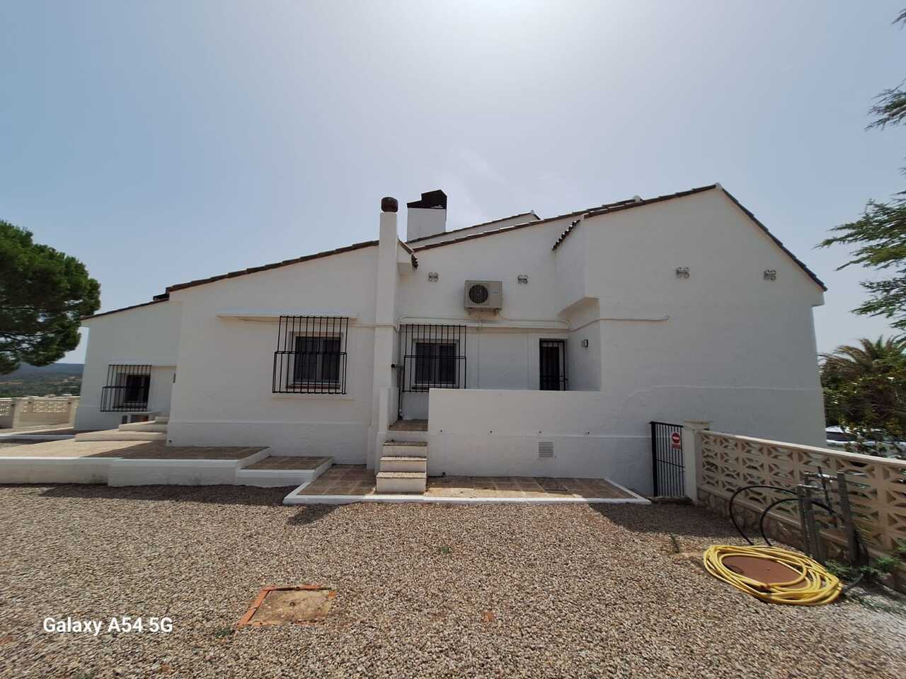 Resale - 9 Bedroom 6 Bathroom Commercial in Ayora - , Ayora, Valencia, Spain - Valencia