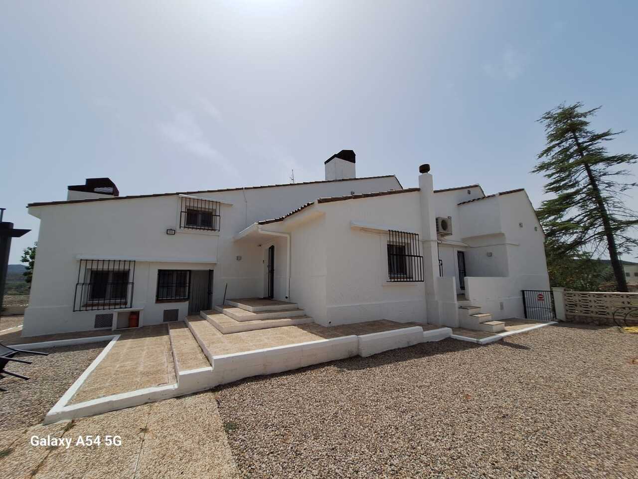 Resale - 9 Bedroom 6 Bathroom Commercial in Ayora - , Ayora, Valencia, Spain - Valencia