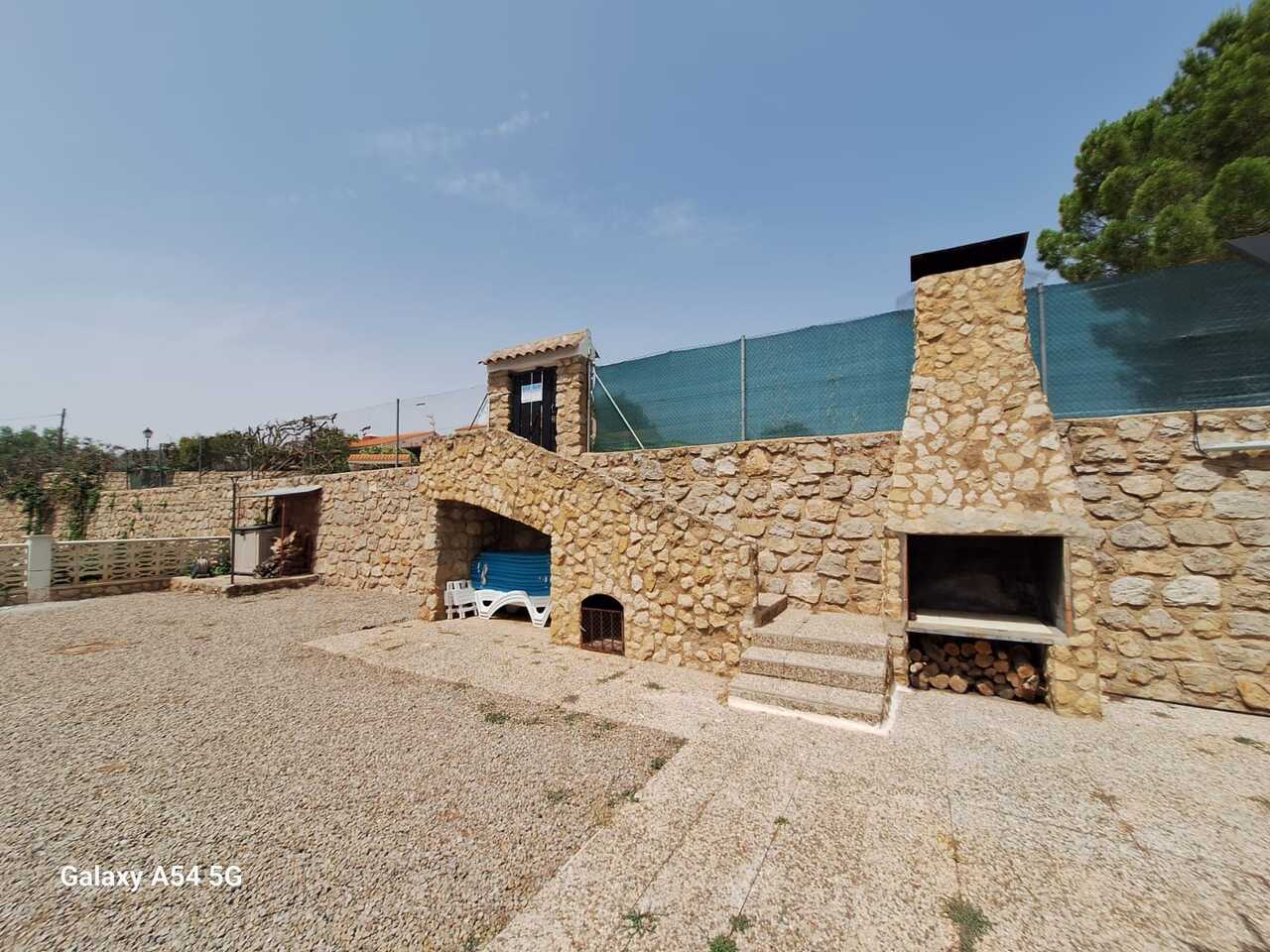 Resale - 9 Bedroom 6 Bathroom Commercial in Ayora - , Ayora, Valencia, Spain - Valencia