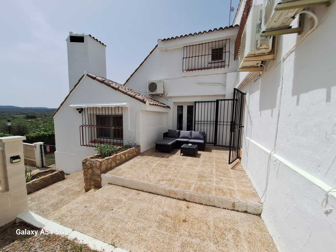 Resale - 9 Bedroom 6 Bathroom Commercial in Ayora - , Ayora, Valencia, Spain - Valencia