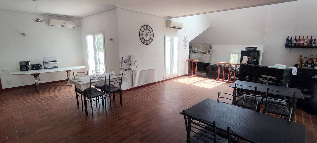 Resale - 9 Bedroom 6 Bathroom Commercial in Ayora - , Ayora, Valencia, Spain - Valencia