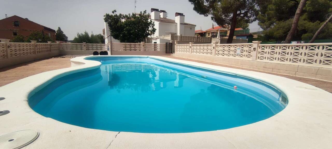 9 Bedroom 6 Bathroom Commercial in Ayora