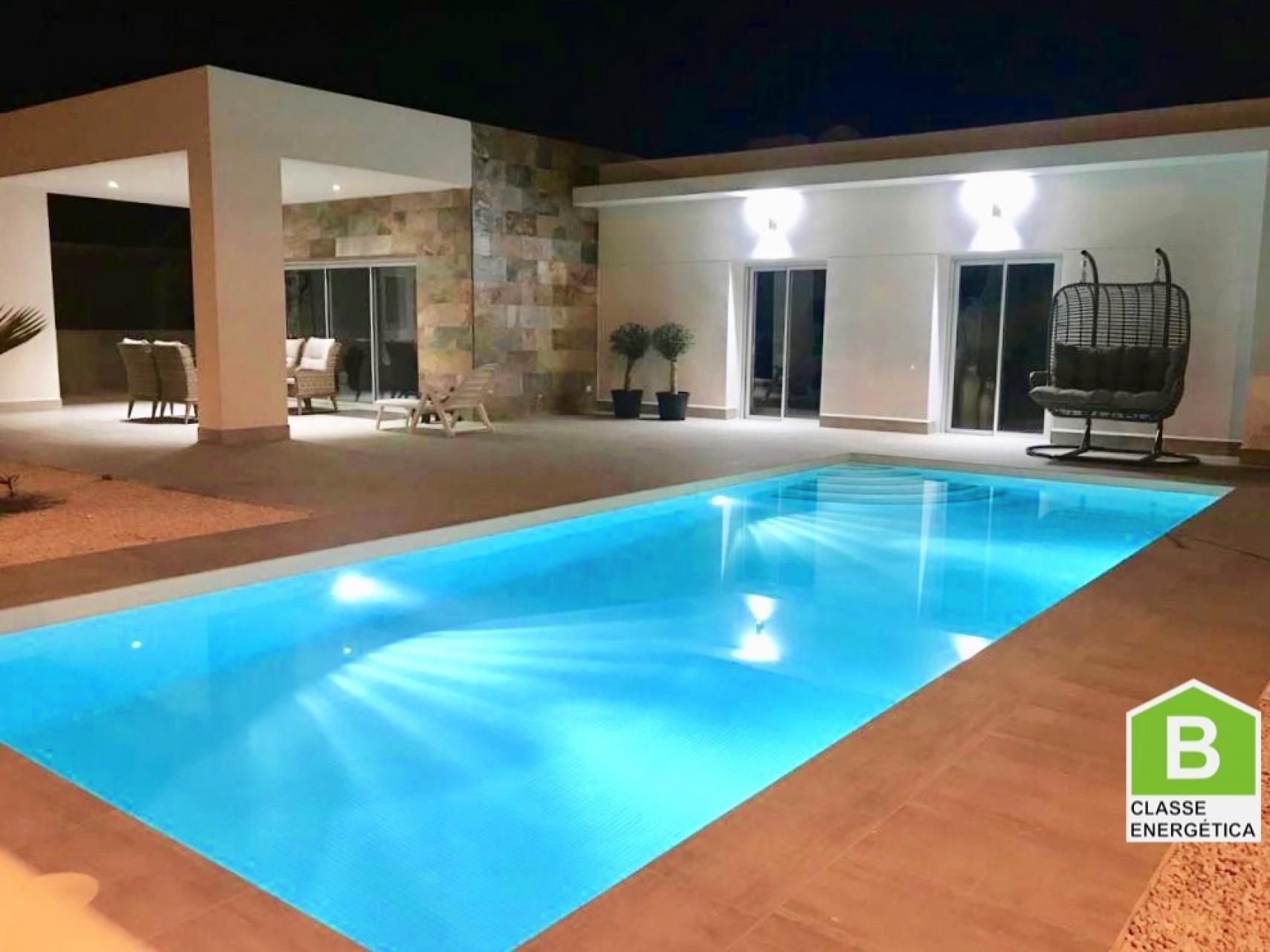 Resale - 3 Bedroom 2 Bathroom Villa in La Romana -  - Alicante