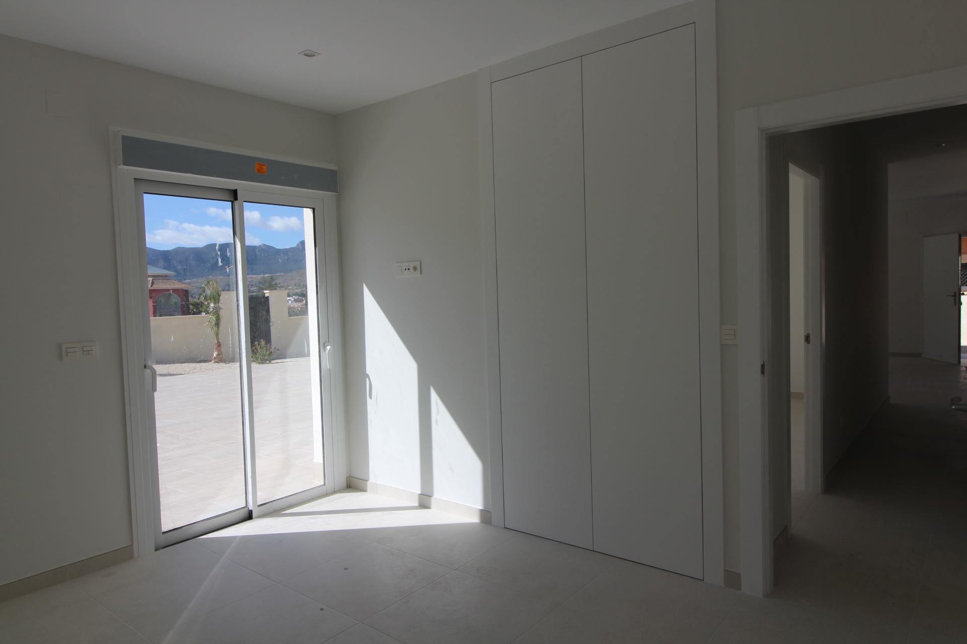 Resale - 3 Bedroom 2 Bathroom Villa in La Romana -  - Alicante
