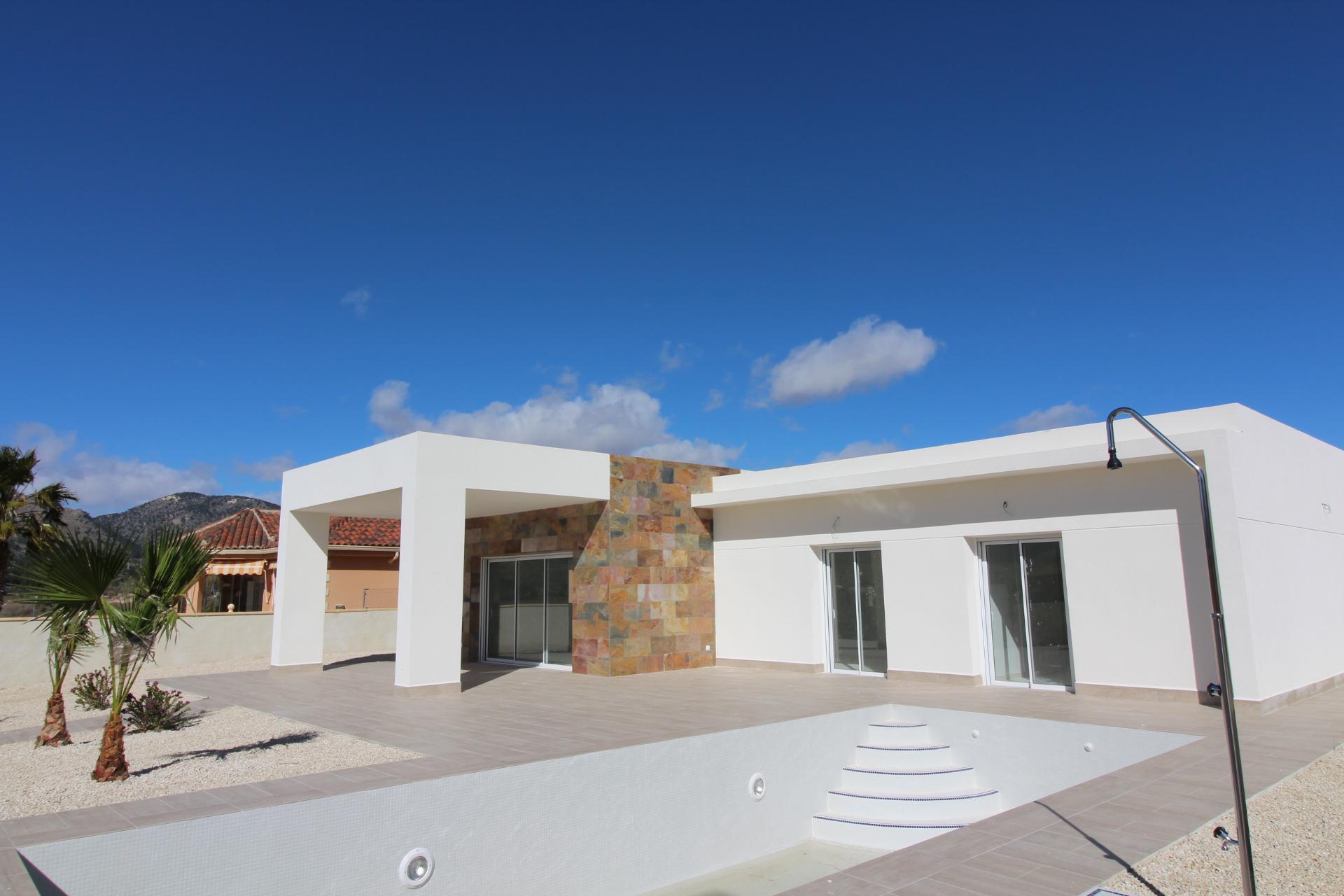 Resale - 3 Bedroom 2 Bathroom Villa in La Romana -  - Alicante