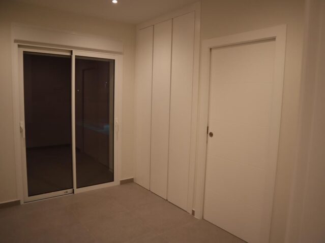 Resale - 3 Bedroom 2 Bathroom Apartment in La Romana -  - Alicante