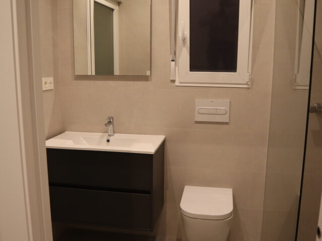 Resale - 3 Bedroom 2 Bathroom Apartment in La Romana -  - Alicante