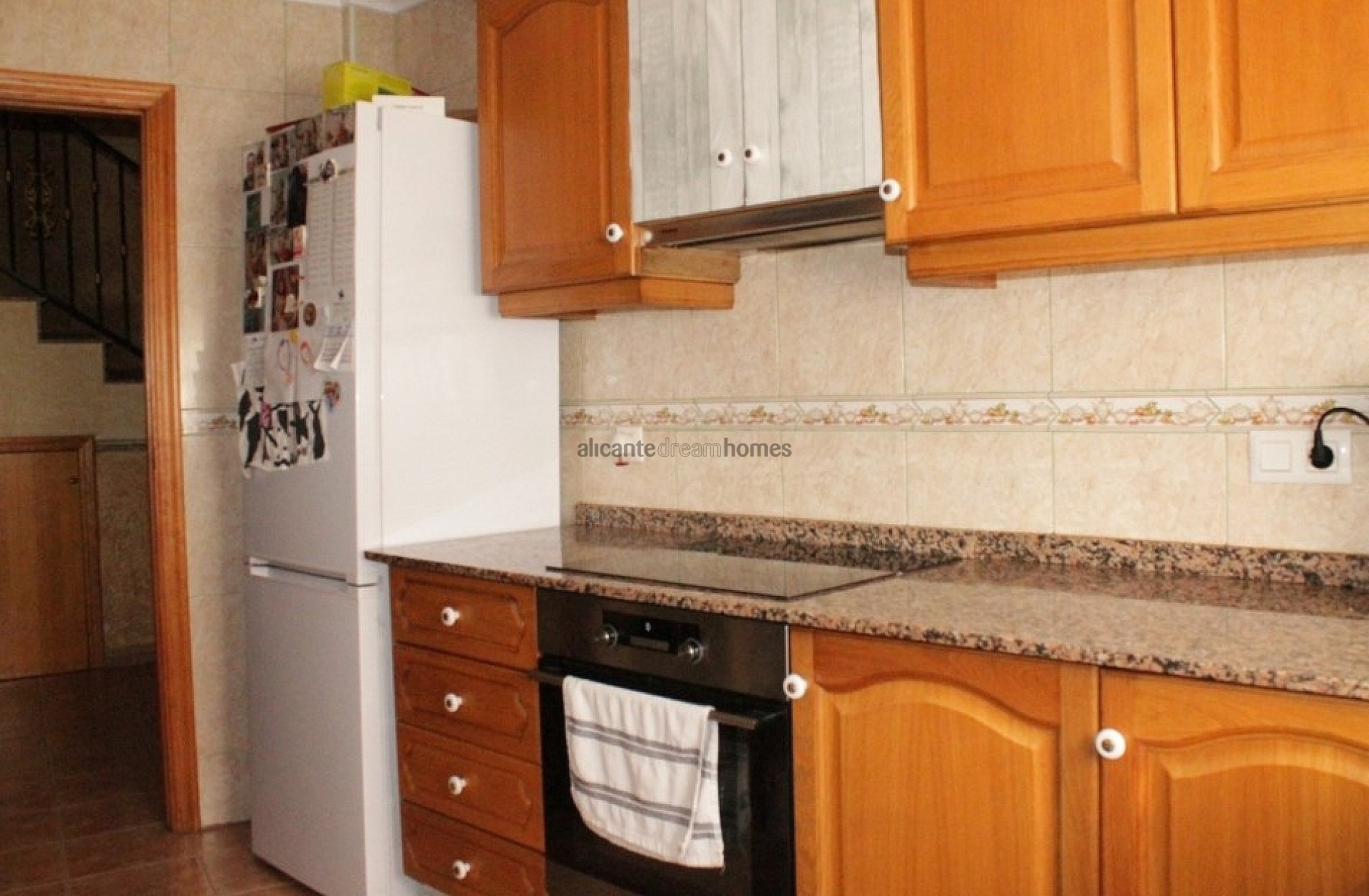 Resale - 3 Bedroom 3 Bathroom Townhouse in Pinoso -  - Alicante
