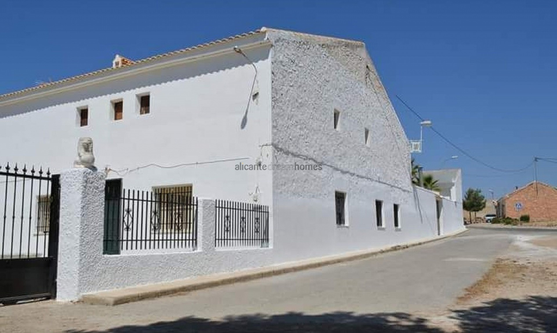 Sold - 5 Bedroom 2 Bathroom Townhouse in Torre Del Rico -  - Murcia