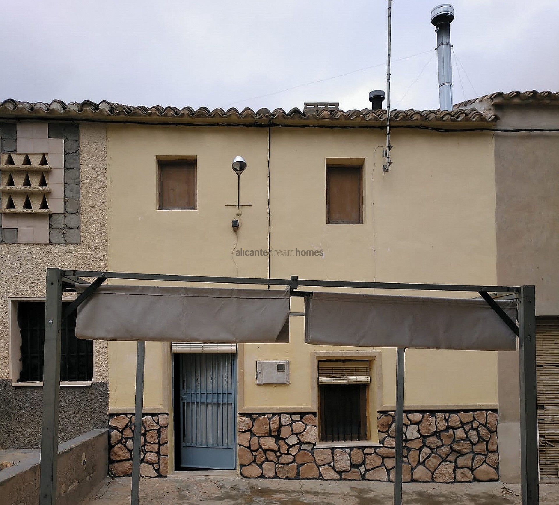 Resale - 3 Bedroom 1 Bathroom Country house in Yecla -  - Murcia