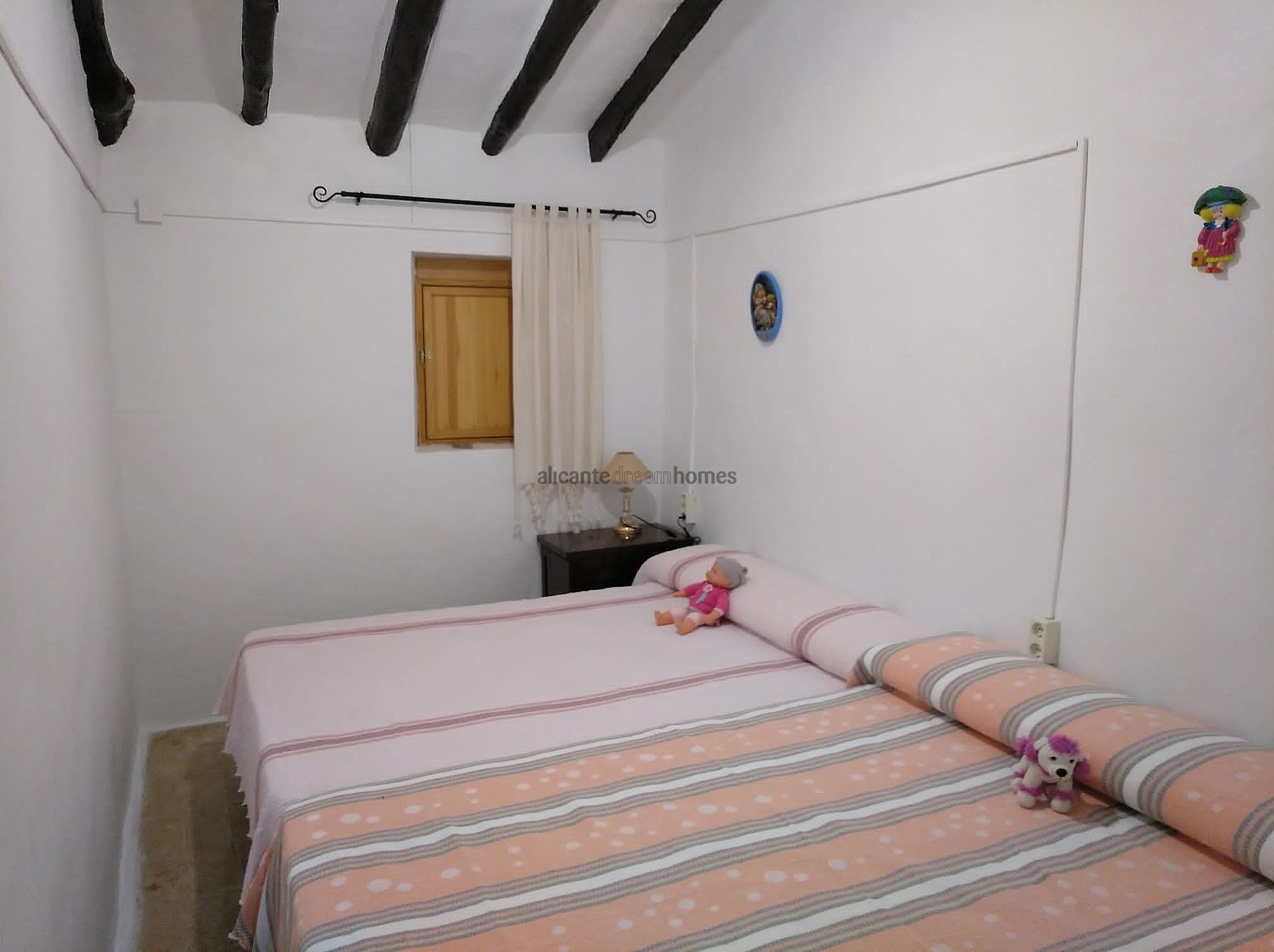 Resale - 3 Bedroom 1 Bathroom Country house in Yecla -  - Murcia