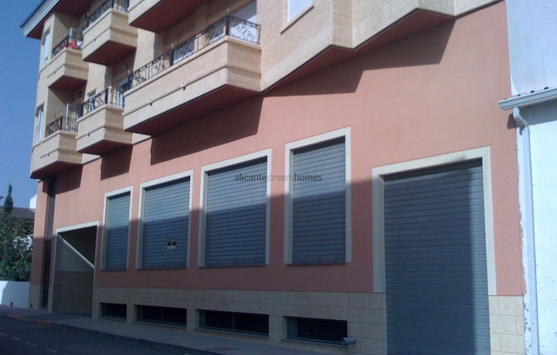 Resale - Commercial in Los Montesinos -  - Alicante
