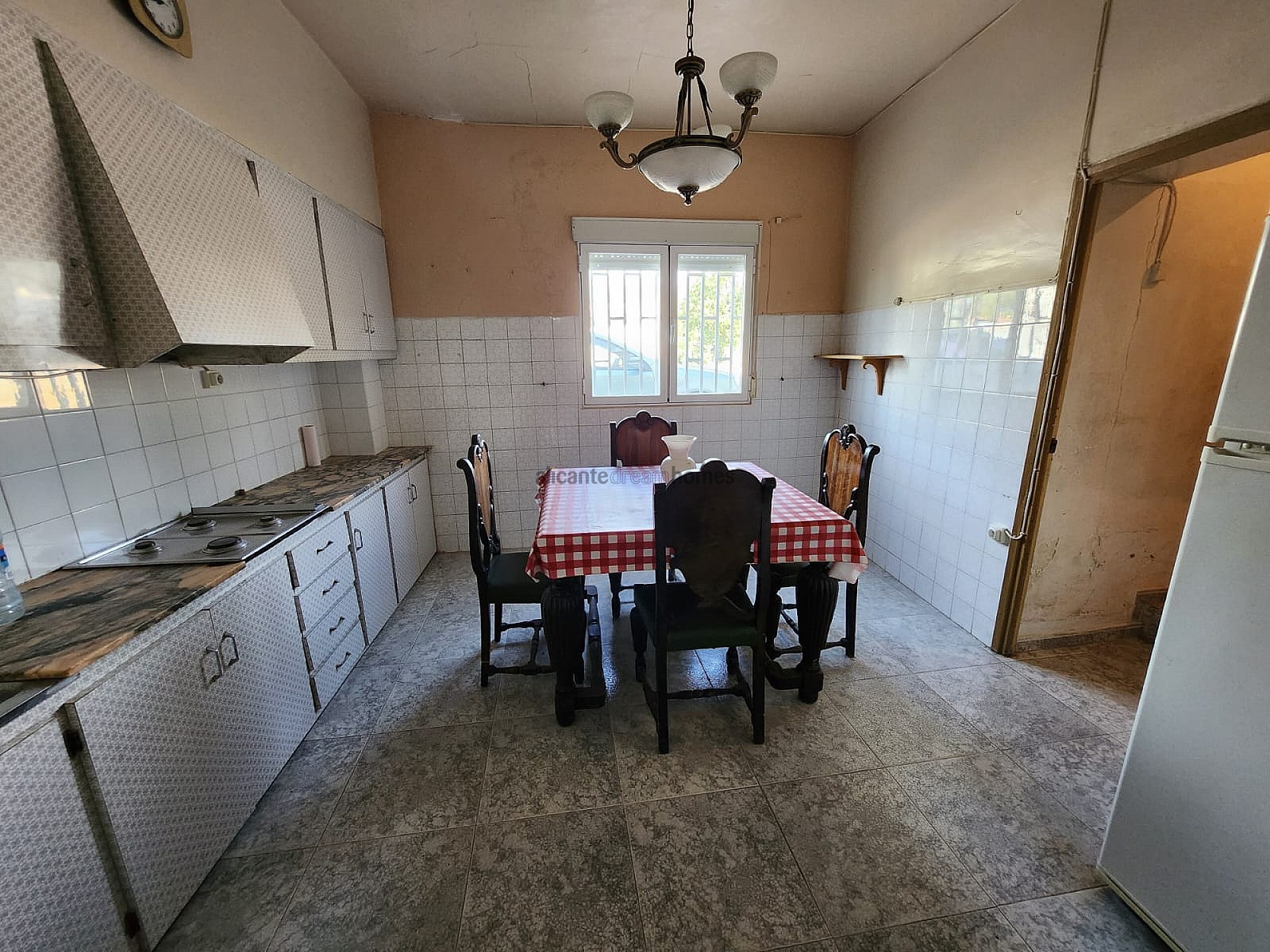 Resale - 6 Bedroom 2 Bathroom Townhouse in Yecla -  - Murcia