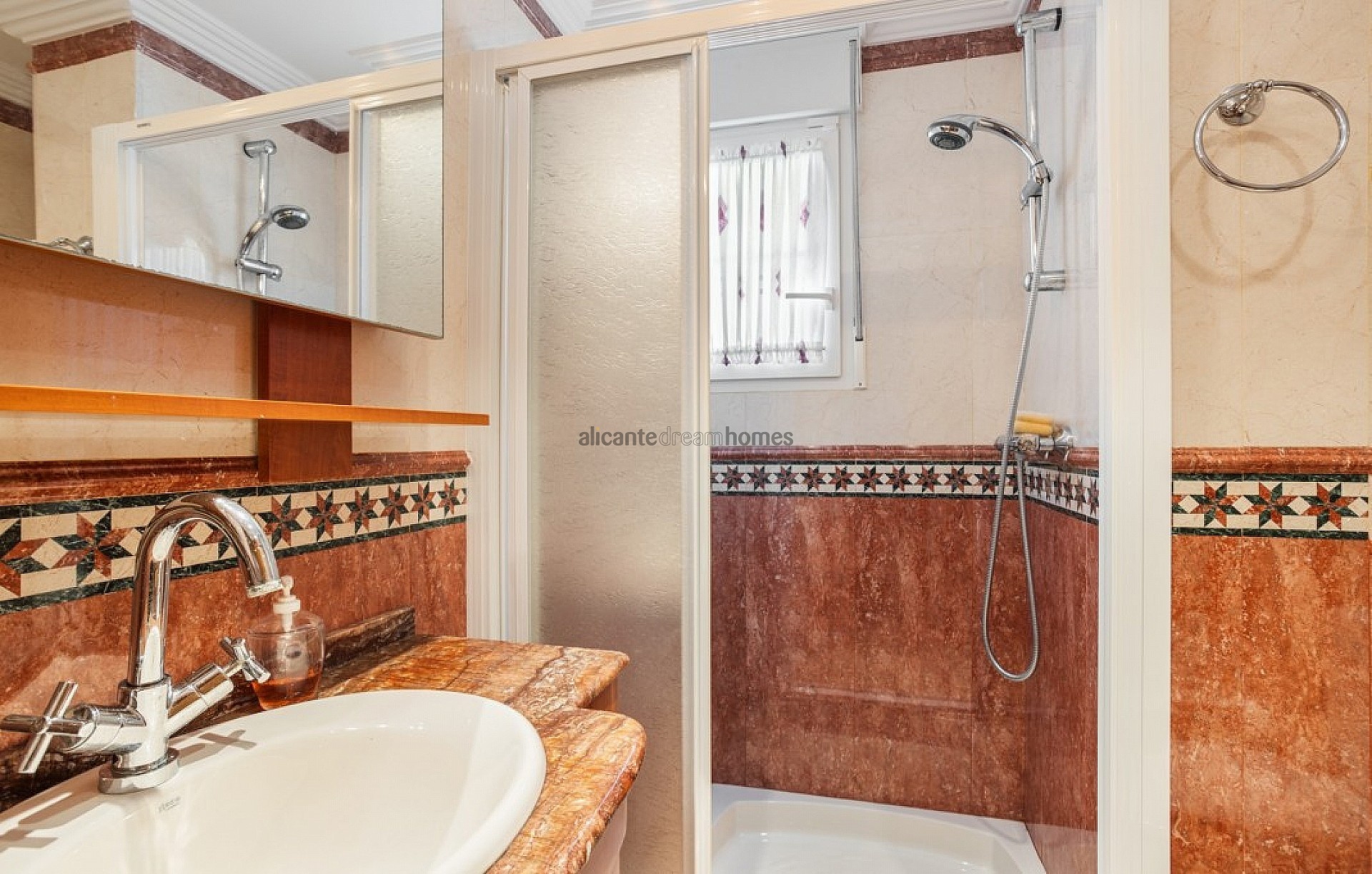 Resale - 5 Bedroom 4 Bathroom Villa in Torrevieja -  - Alicante