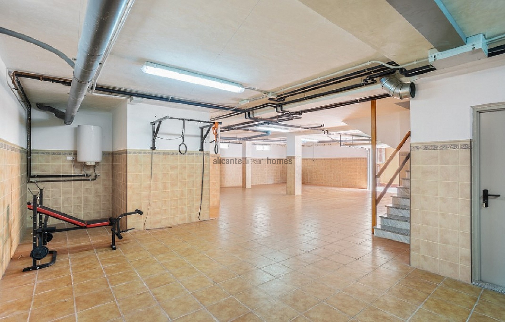 Resale - 5 Bedroom 4 Bathroom Villa in Torrevieja -  - Alicante
