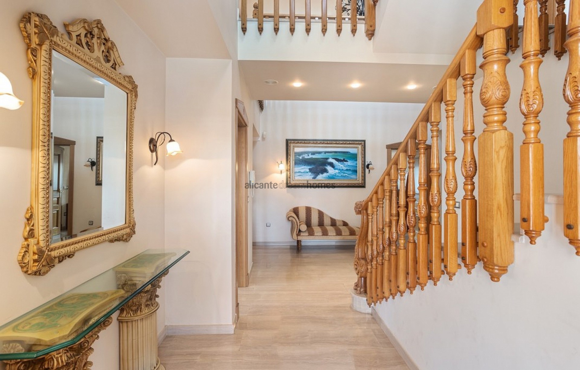 Resale - 5 Bedroom 4 Bathroom Villa in Torrevieja -  - Alicante