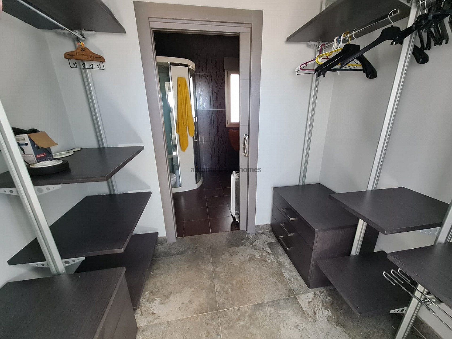 Resale - 5 Bedroom 8 Bathroom Villa in Yecla -  - Murcia