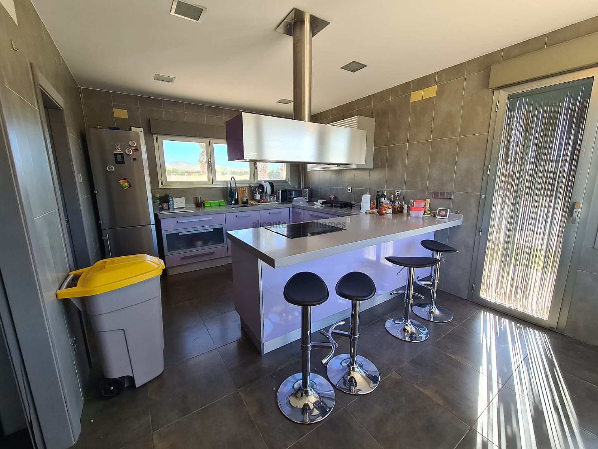 Resale - 5 Bedroom 8 Bathroom Villa in Yecla -  - Murcia
