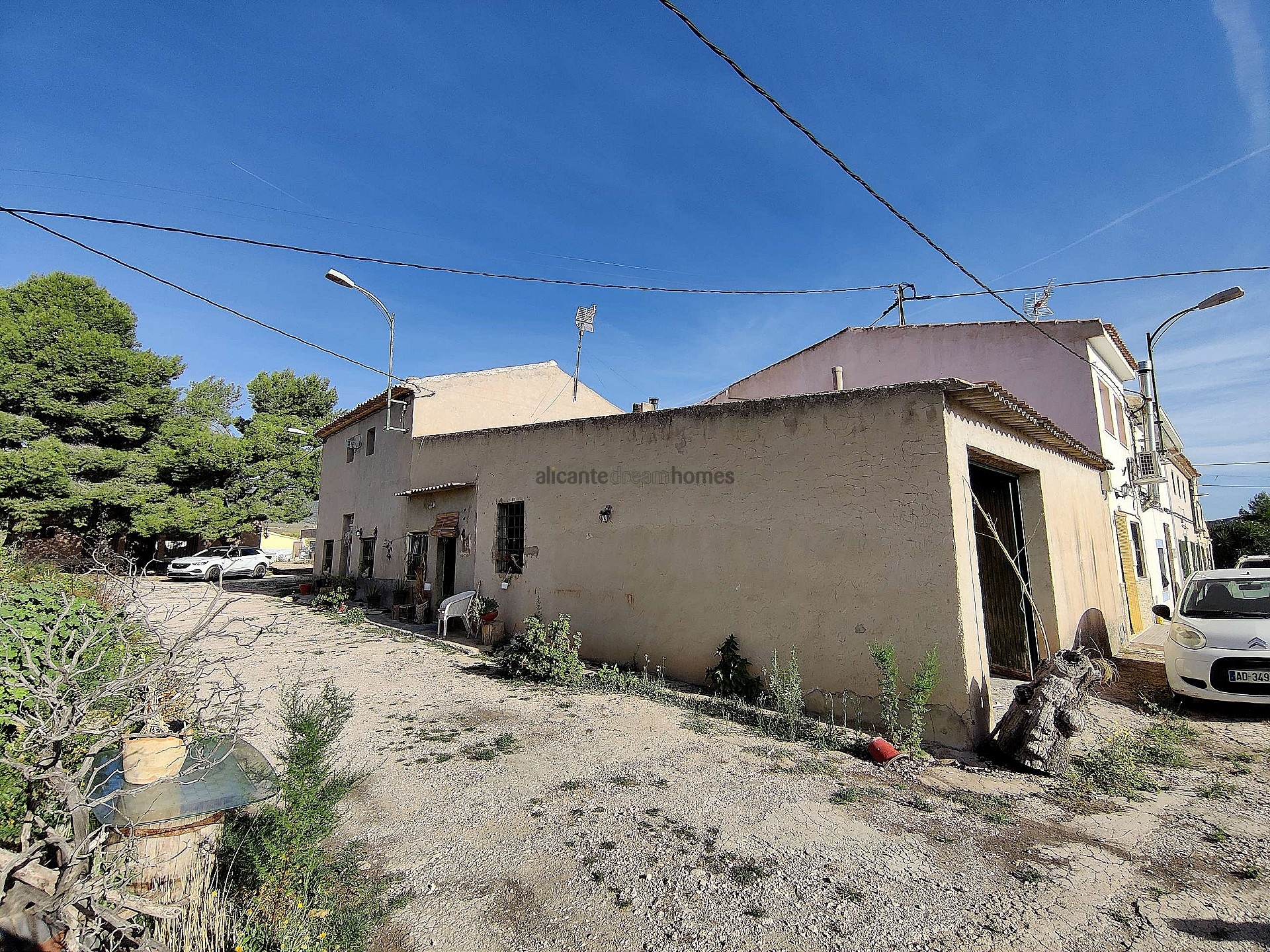 Resale - 5 Bedroom 1 Bathroom Country house in Monóvar -  - Alicante