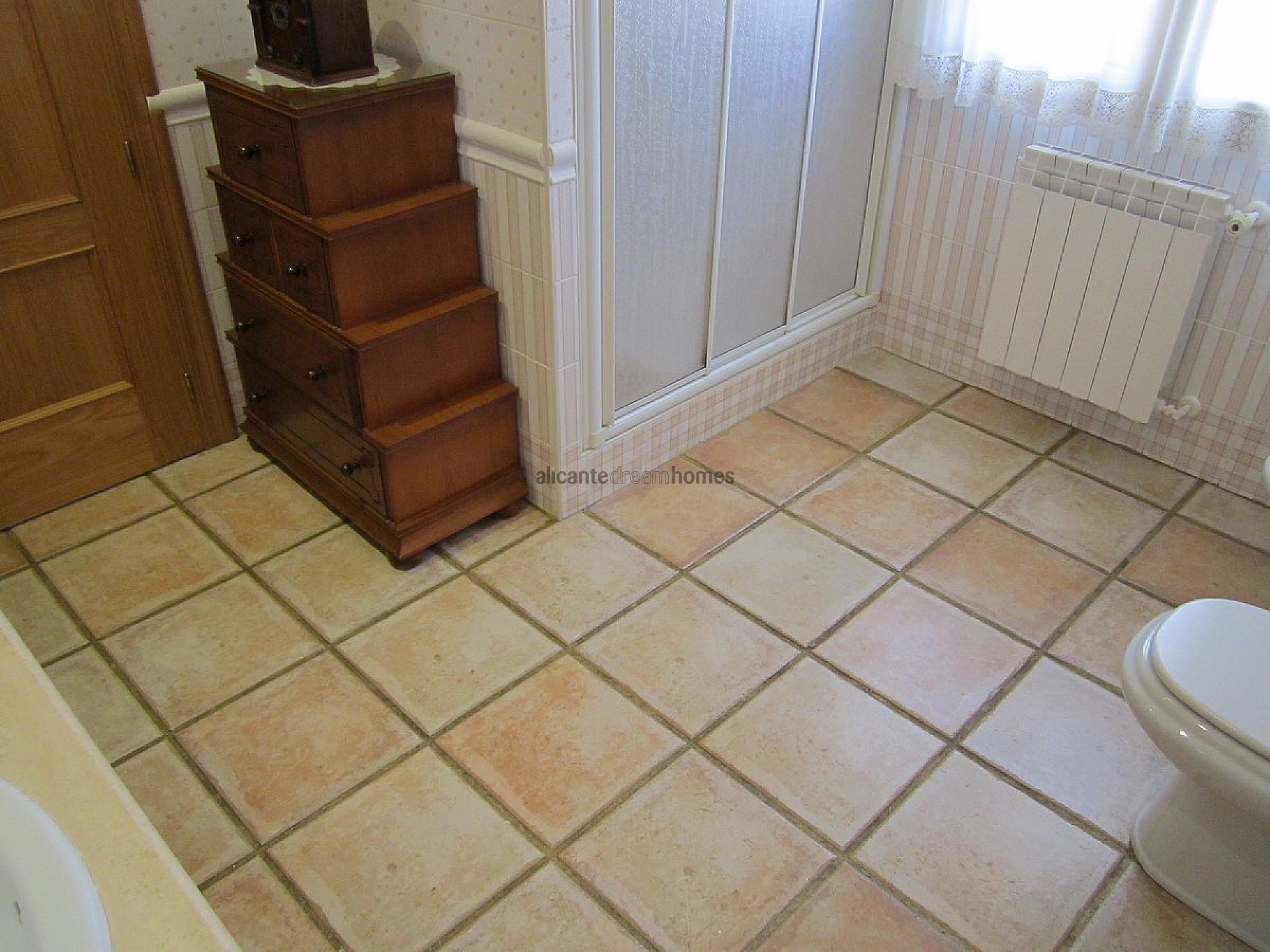 Resale - 6 Bedroom 4 Bathroom Villa in Yecla -  - Murcia