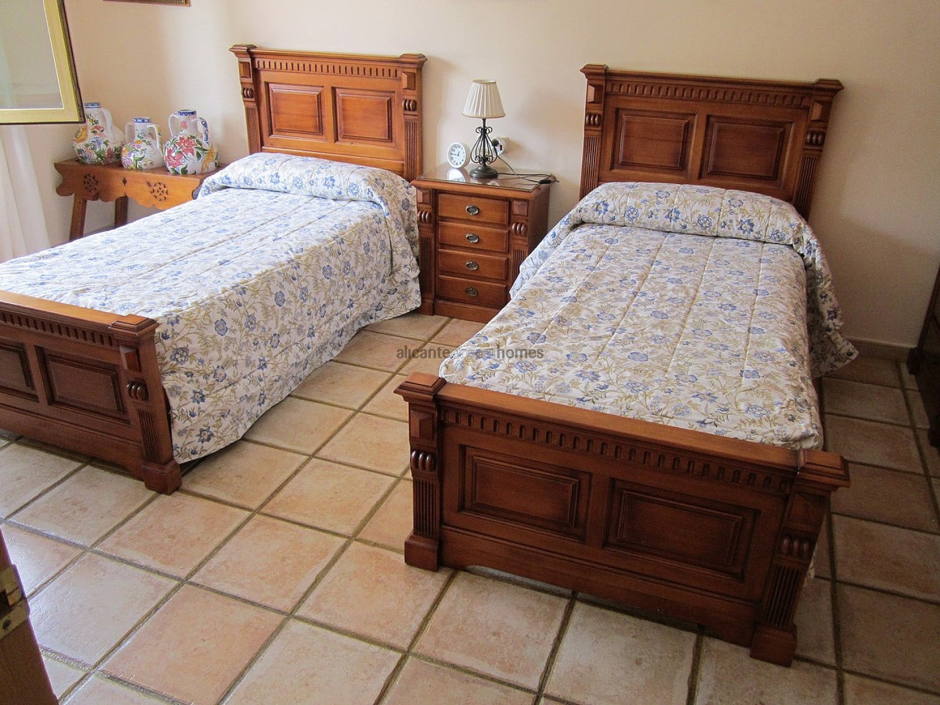 Resale - 6 Bedroom 4 Bathroom Villa in Yecla -  - Murcia
